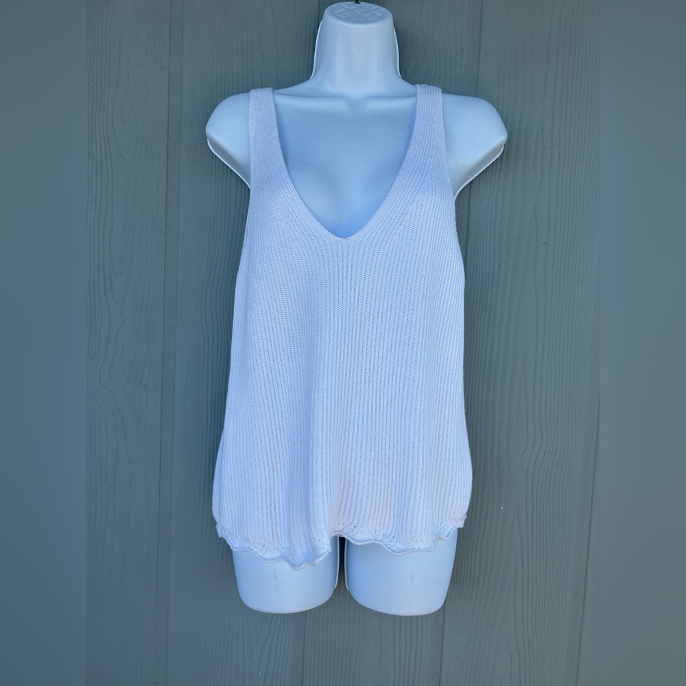 127*.EXPRESS Women's White V-Neck Ribbed Knit Sleeveless Tank Top